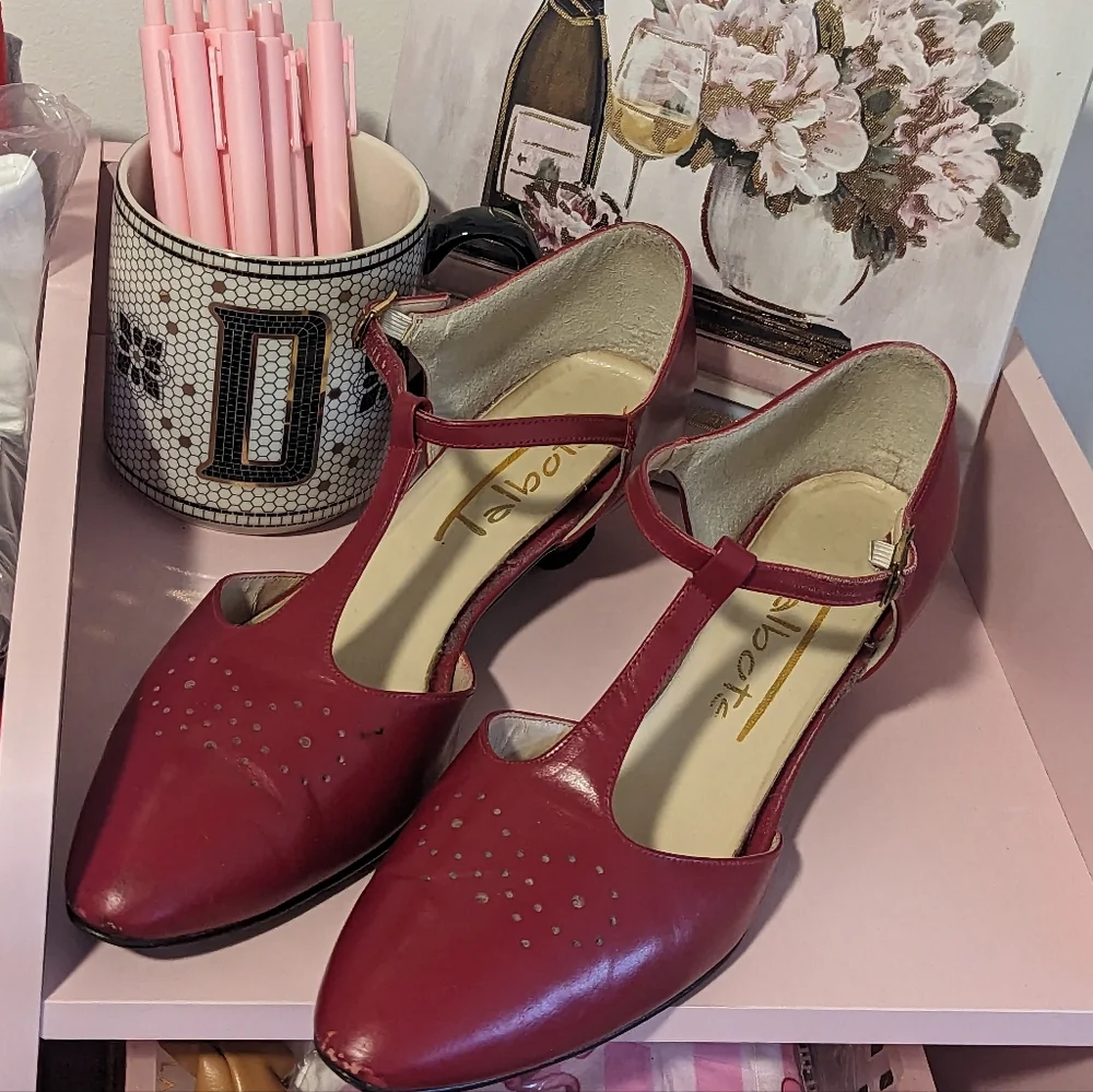 Vintage Talbots Red Leather T-Strap Kitten Heels - Picture 2 of 16